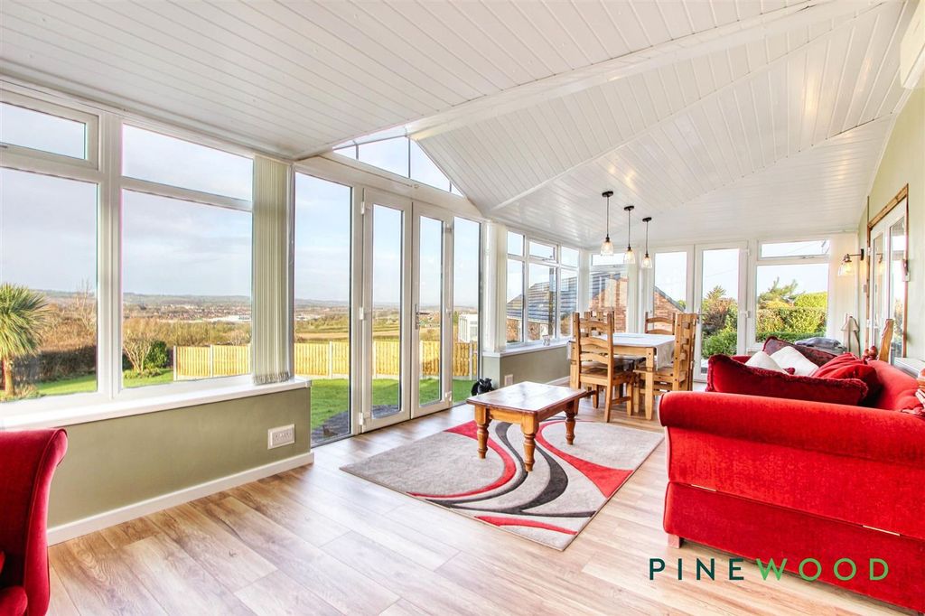 Property photo 2 of 63 Conservatory (House)