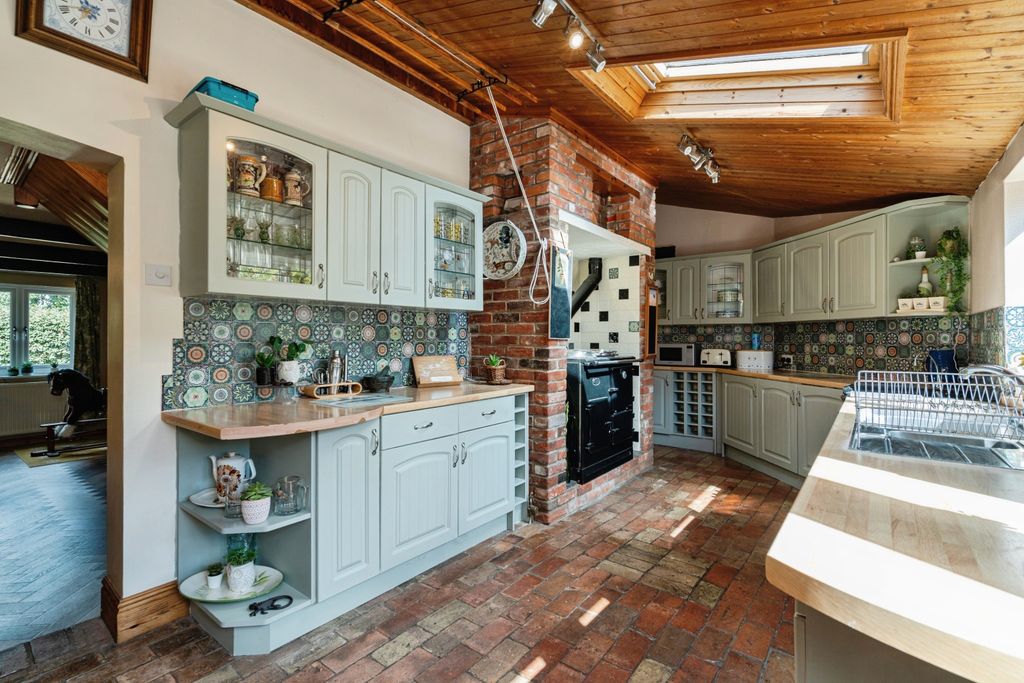 Property photo 2 of 44 Kitchen
