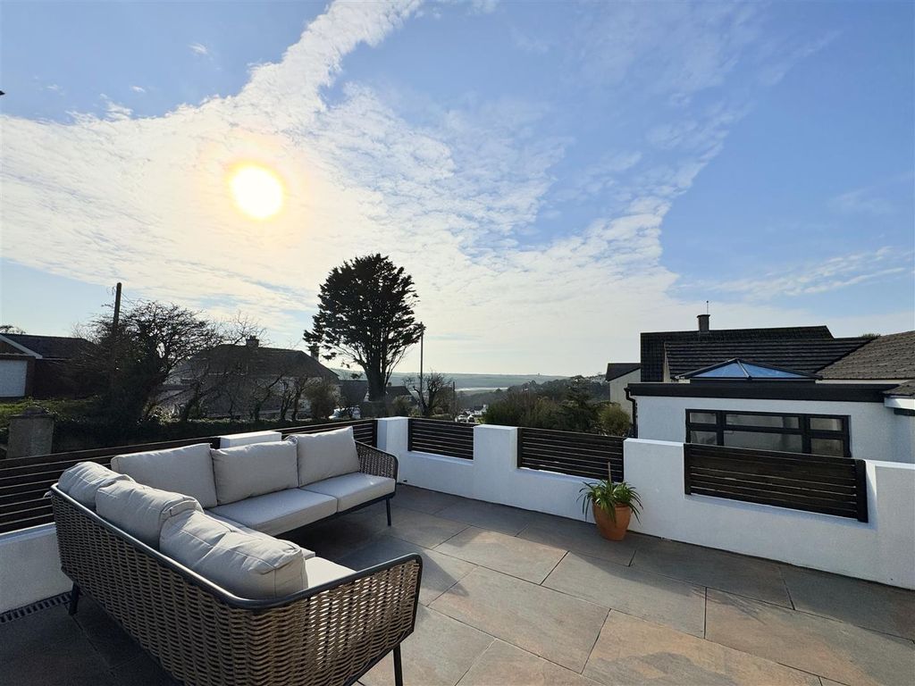 Property photo 2 of 29 Sun Terrace