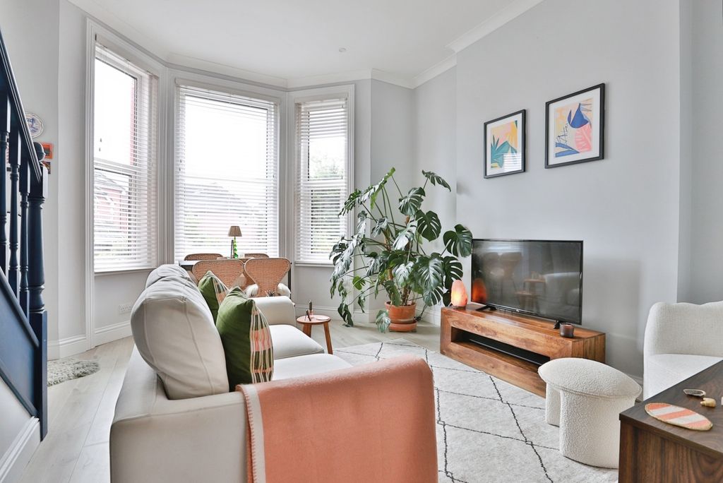 Property photo 2 of 15 Pbox-Img.Jpg