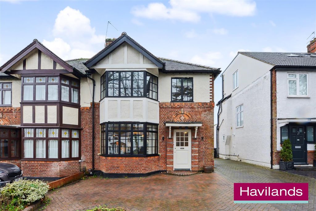 Property photo 1 of 21 Winchmore Hill Road N21 1Qr-20.Jpg