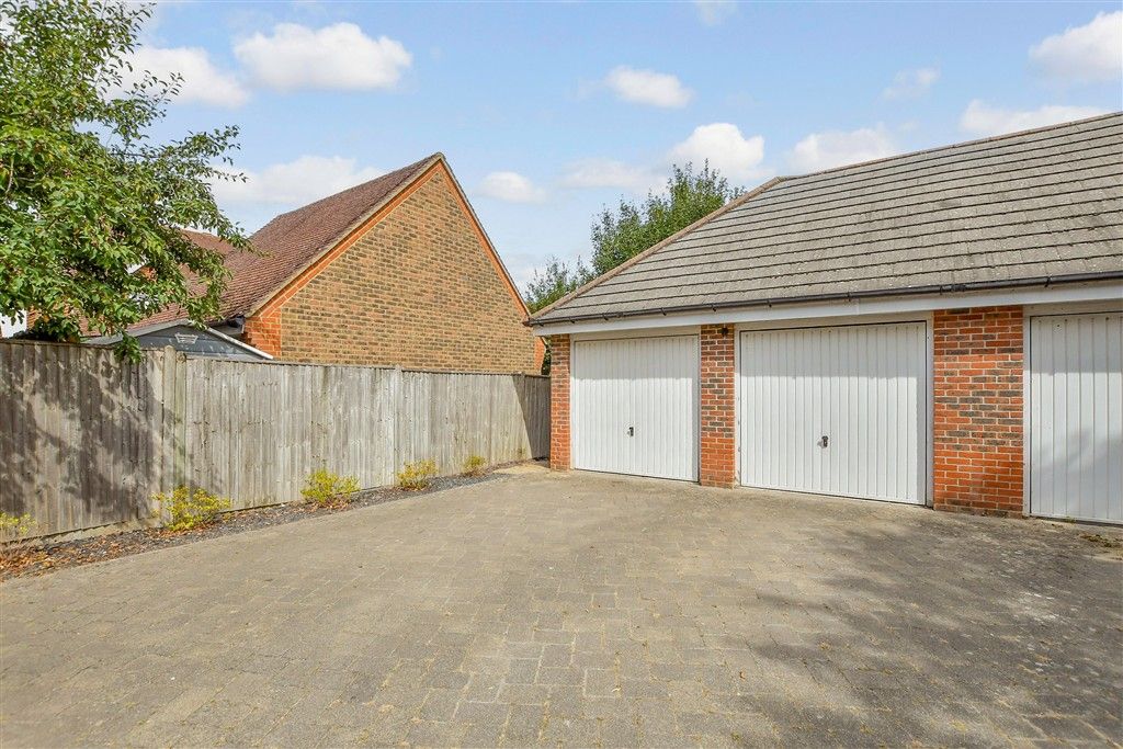 Property photo 2 of 17 Garage