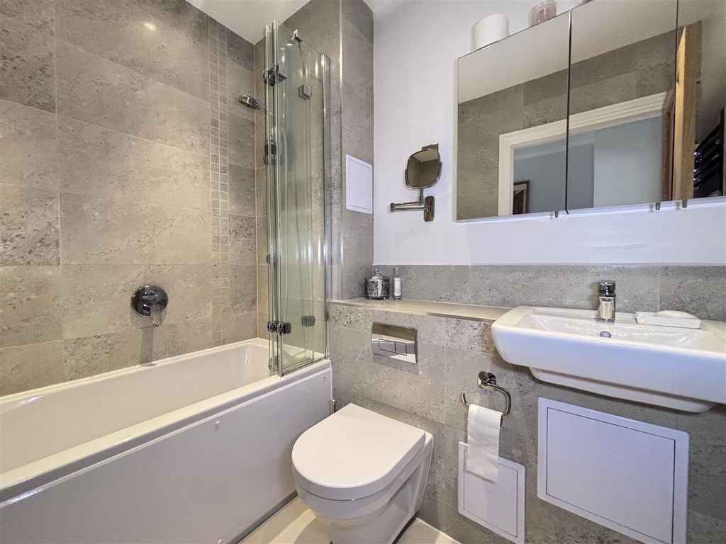 Property photo 3 of 16 Springfield Bath 1.Jpg