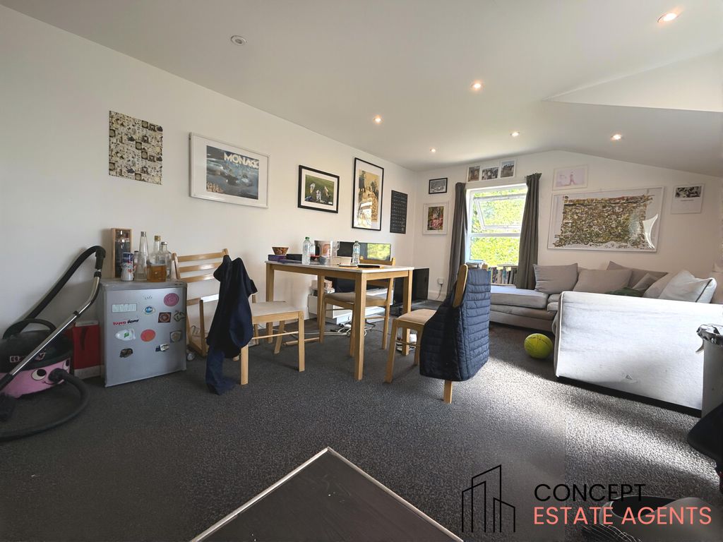 Property photo 2 of 3