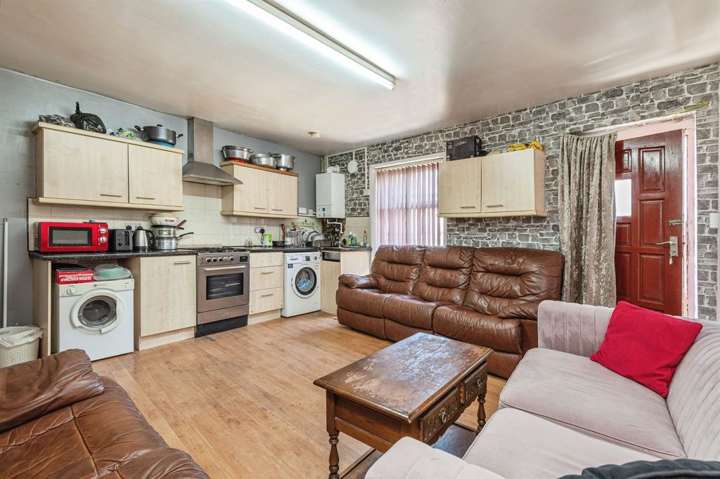 Property photo 3 of 16