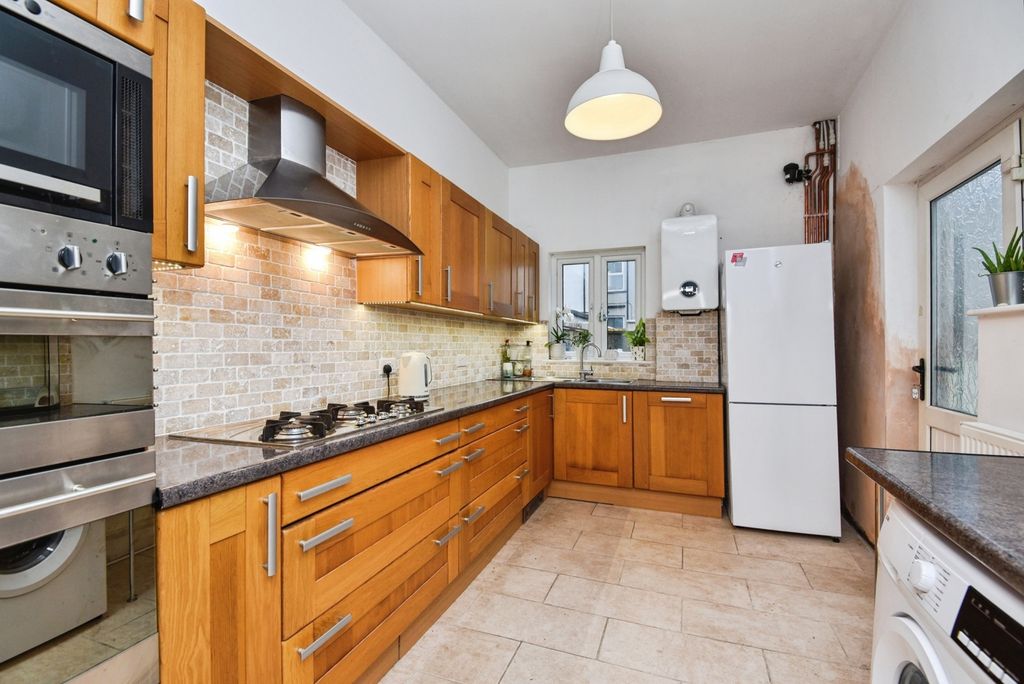 Property photo 2 of 17 Photo