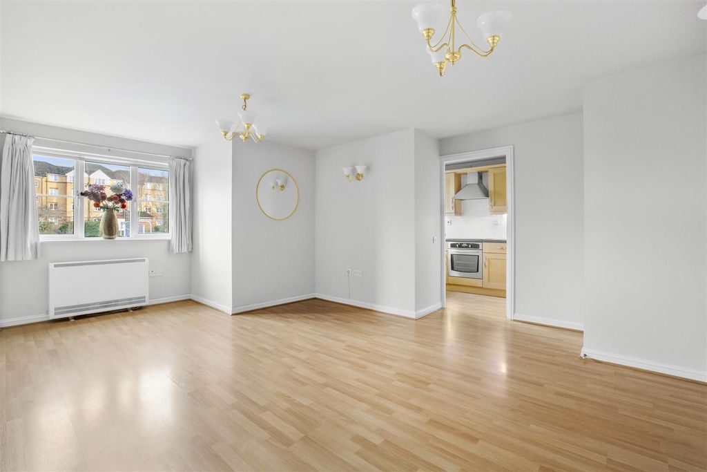 Property photo 3 of 13 Lounge/Diner