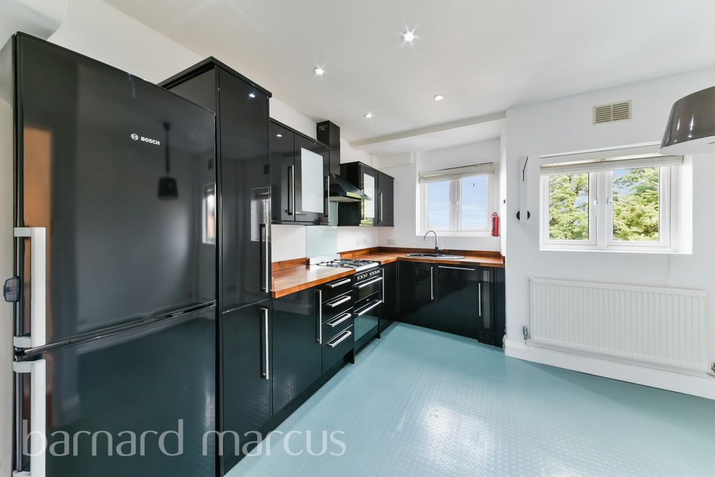Property photo 1 of 6 Kitchen