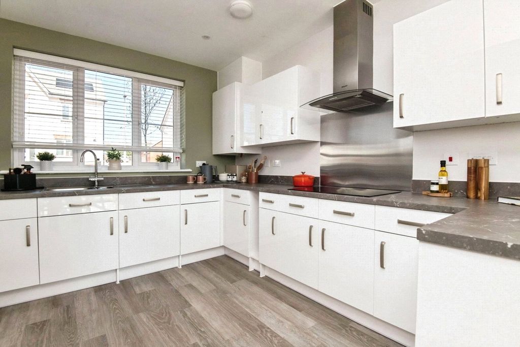 Property photo 2 of 14 Picture No. 04