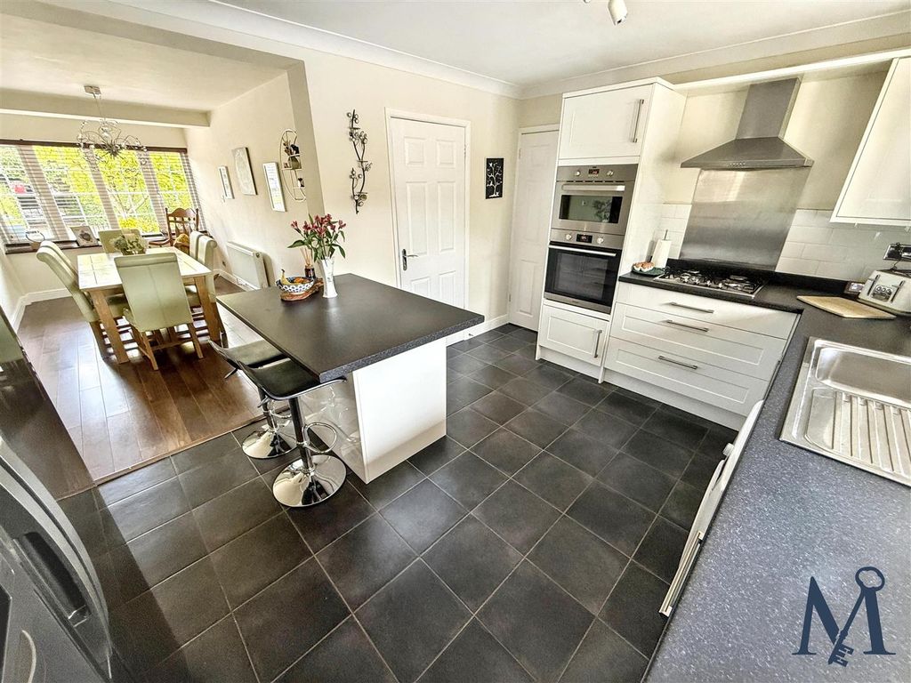 Property photo 2 of 25 Kitchen