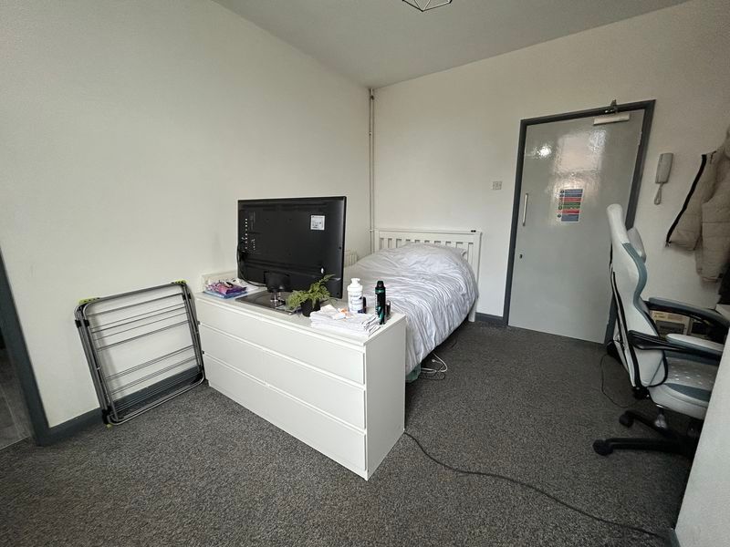 Property photo 1 of 8 Photo 7