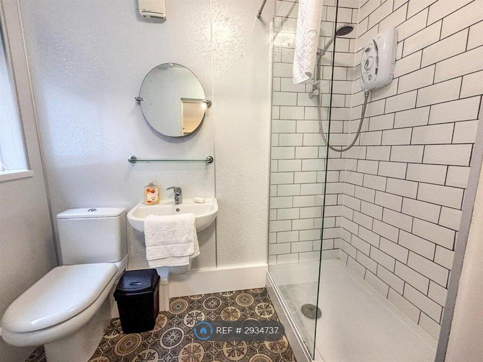 Property photo 3 of 12 Shower