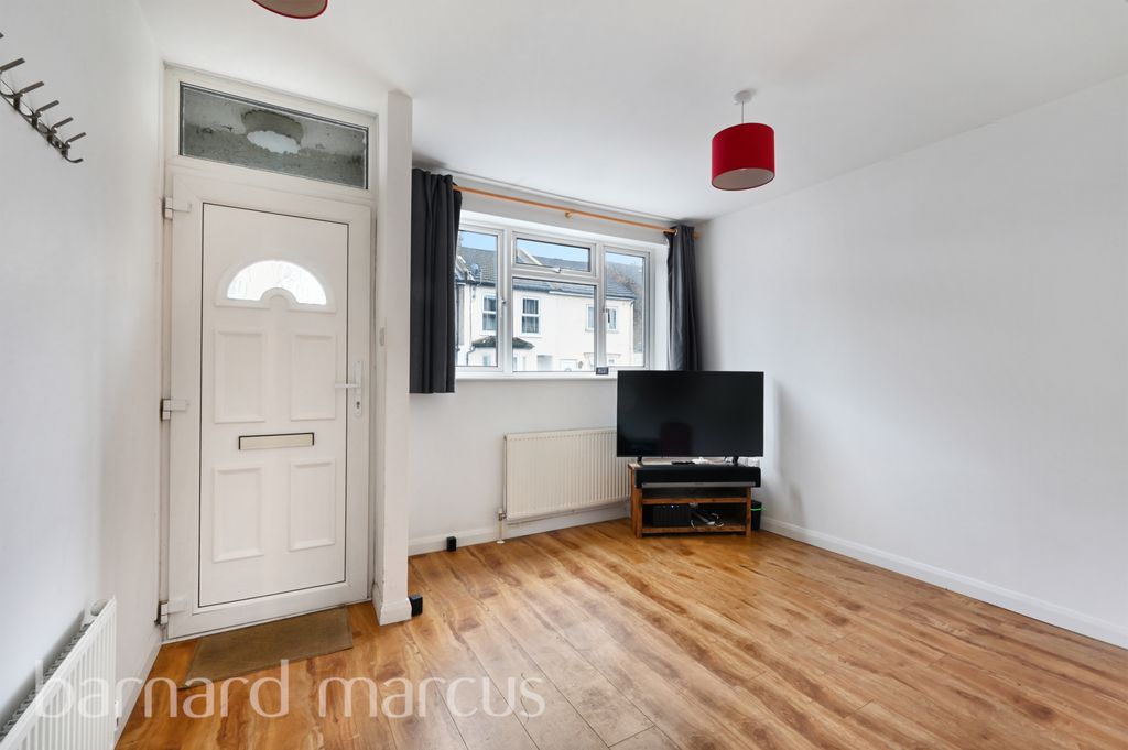 Property photo 1 of 8 Reception Room