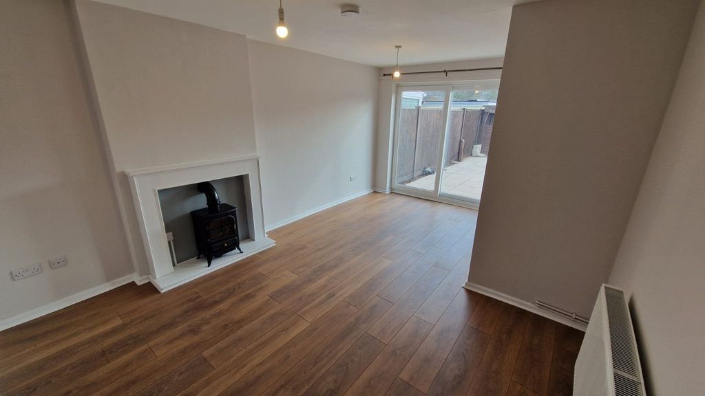 Property photo 2 of 11 Lounge