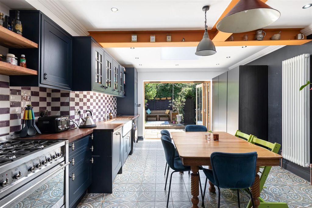 Property photo 3 of 43 Farmer Road, E10
