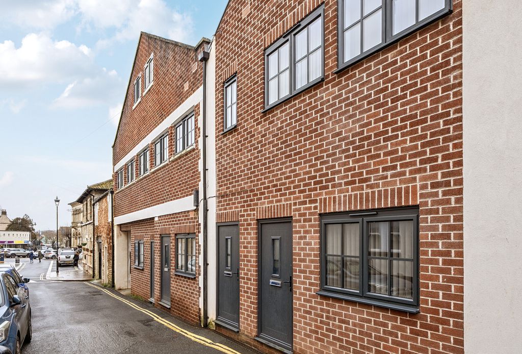 Property photo 2 of 13 1409398-4-6985d85...