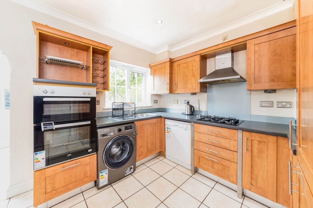 Property photo 3 of 13