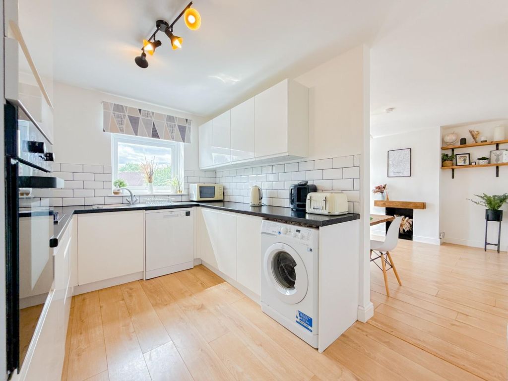 Property photo 3 of 28 Kitchen
