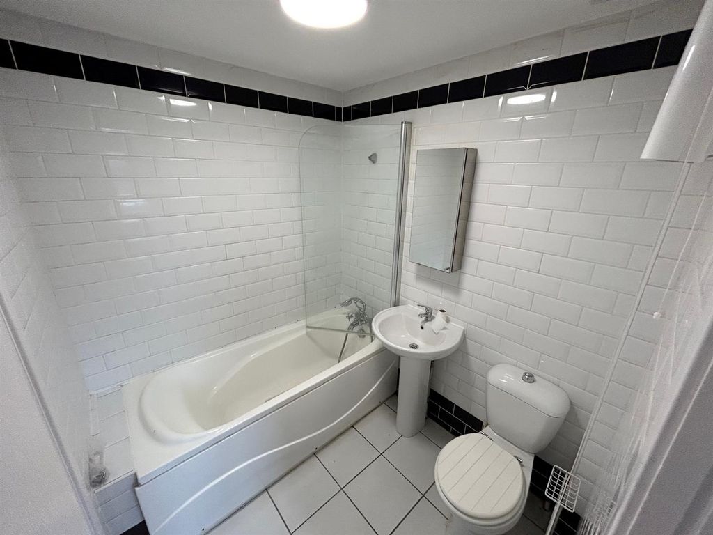 Property photo 3 of 10 Bathroom.Jpg