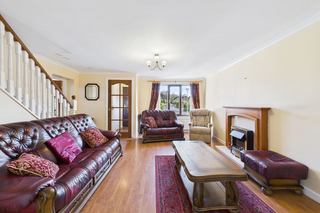 Property photo 2 of 22 Lounge Angle 1