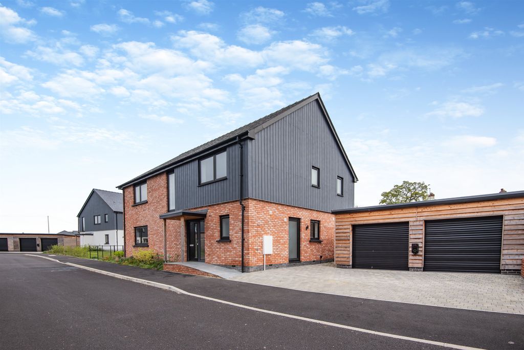 Property photo 1 of 32