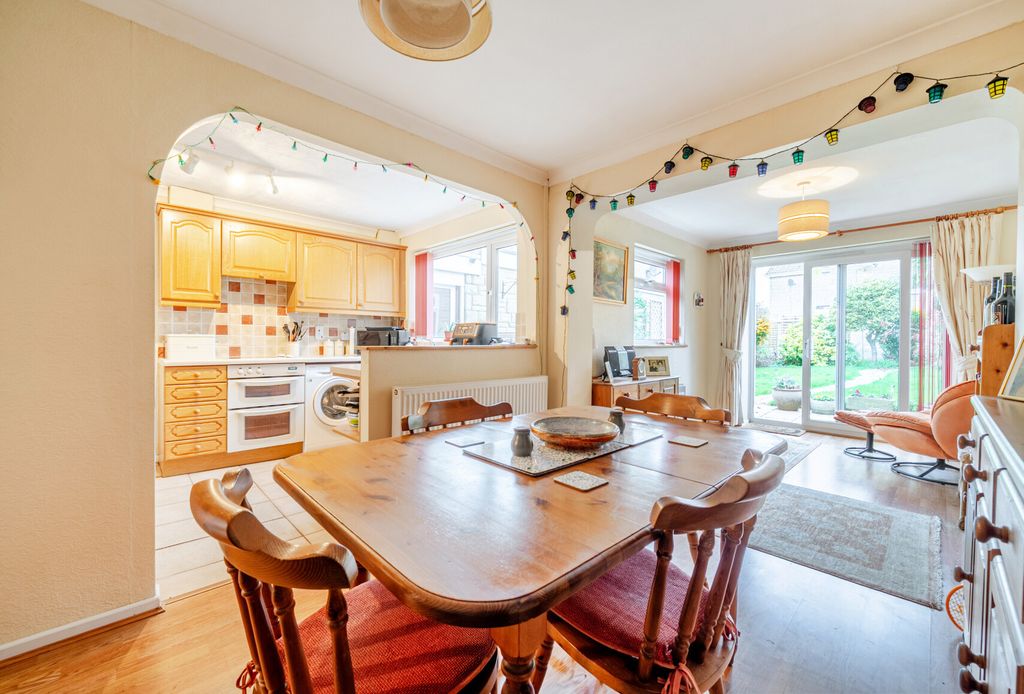 Property photo 2 of 18 1384541-4-6928702...