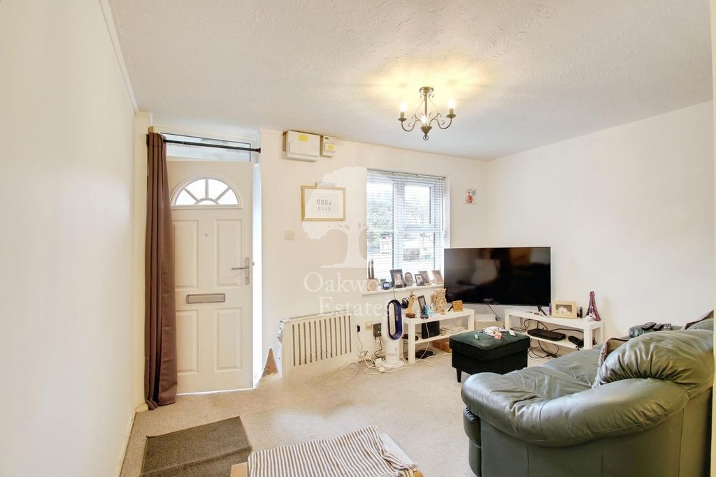 Property photo 2 of 8