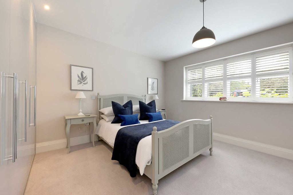 Additional image 11 of 2 bed flat for saleStation Road, Beaconsfield, Buckinghamshire HP9