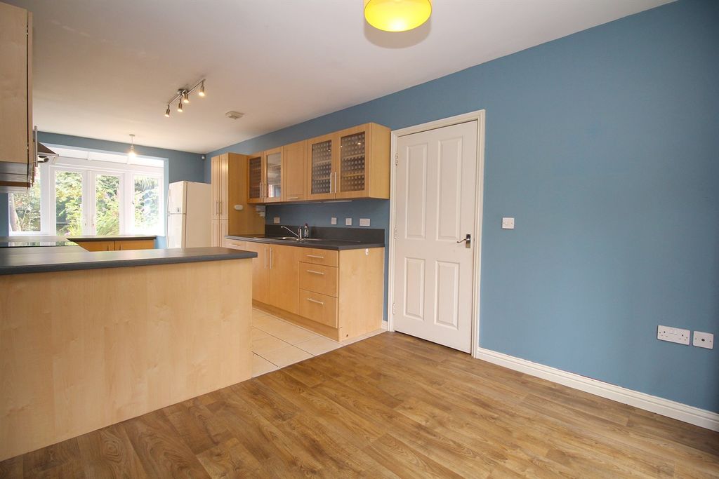 Property photo 1 of 34 Kitchen / Diner