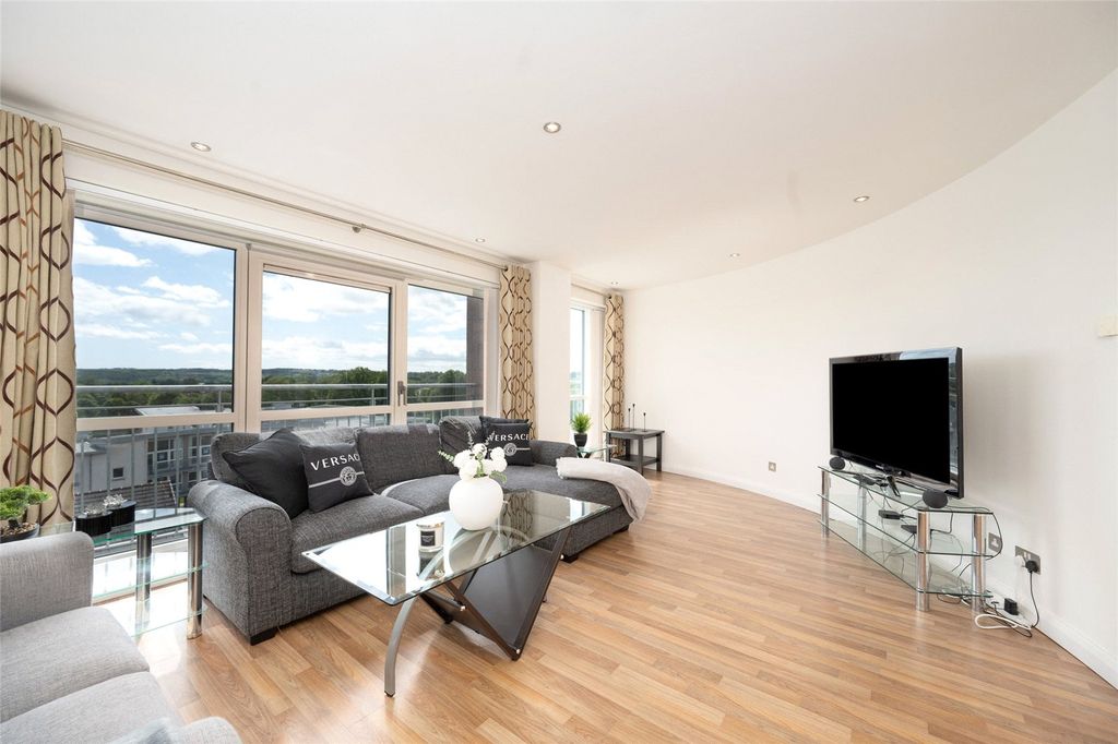 Property photo 1 of 30 Queens Highlands