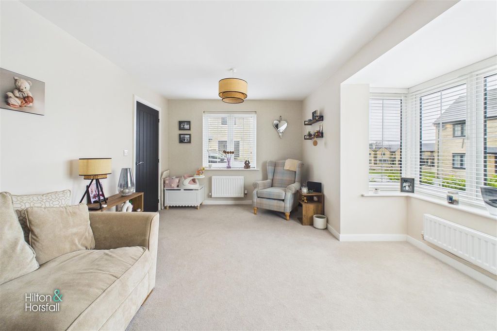 Property photo 3 of 17 Founders Close