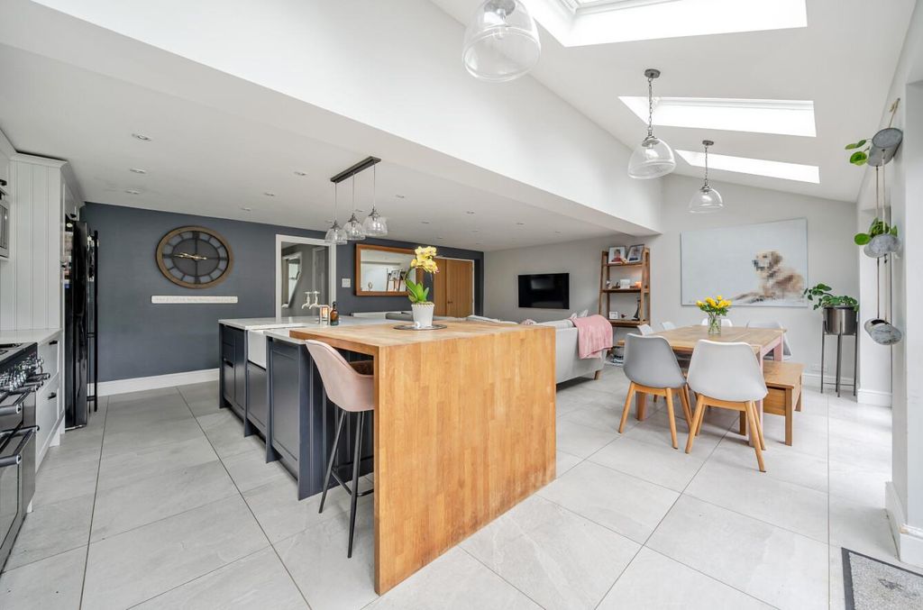 Property photo 3 of 24 1405914-11-6981E875Ec15E.Jpg