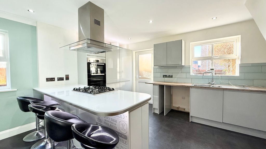 Property photo 3 of 17 Kitchen/Dining Room