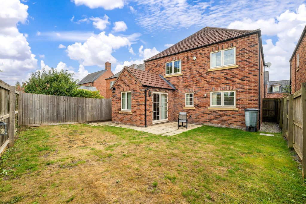 Property photo 2 of 23