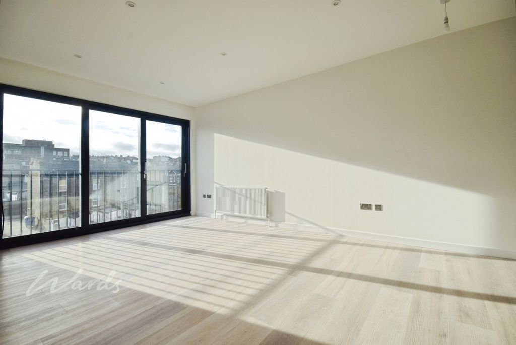 Property photo 2 of 10 Emin 24 Lounge Ar...