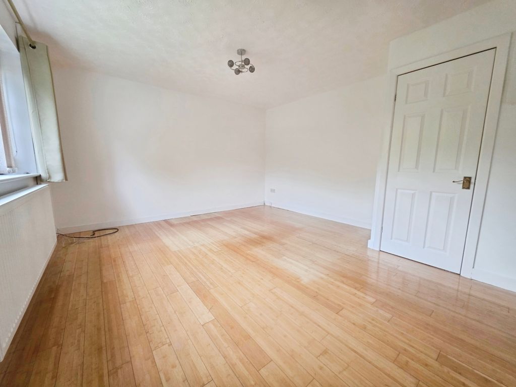 Property photo 3 of 16 Living Room