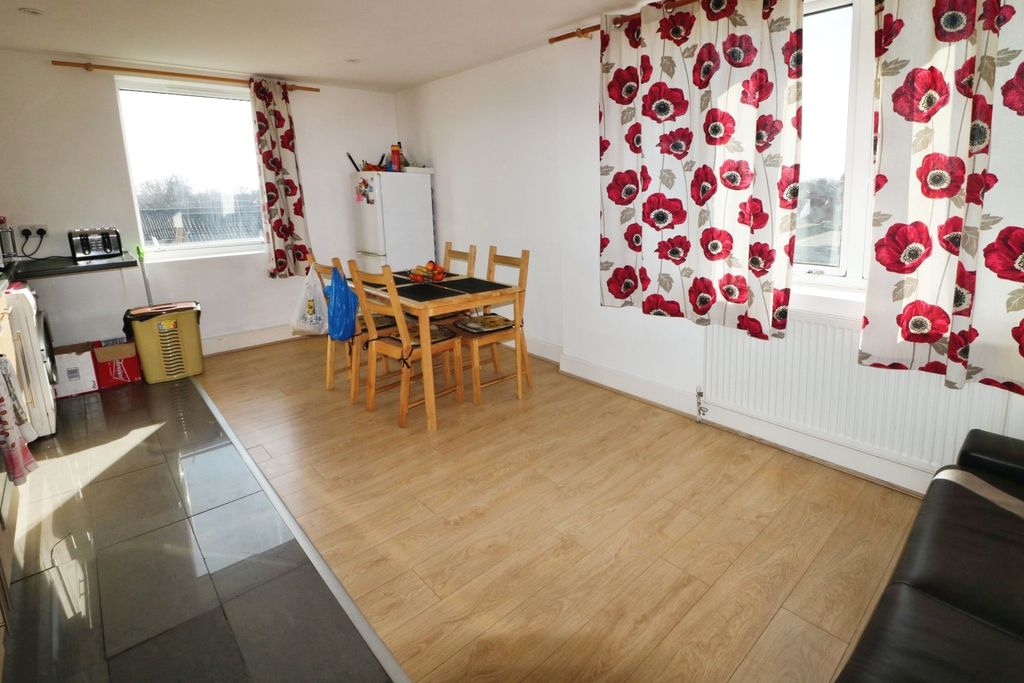Property photo 3 of 8 Picture No. 02