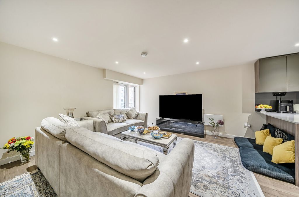 Property photo 2 of 19 1303287-5-6839d25...