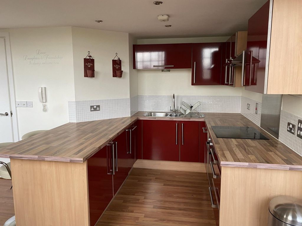 Property photo 2 of 12 (Main)