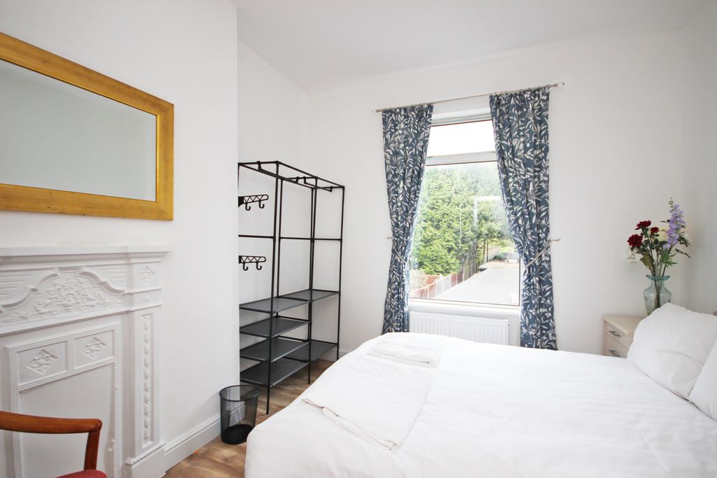 Property photo 1 of 5 141Vicbedroom1.Jpg