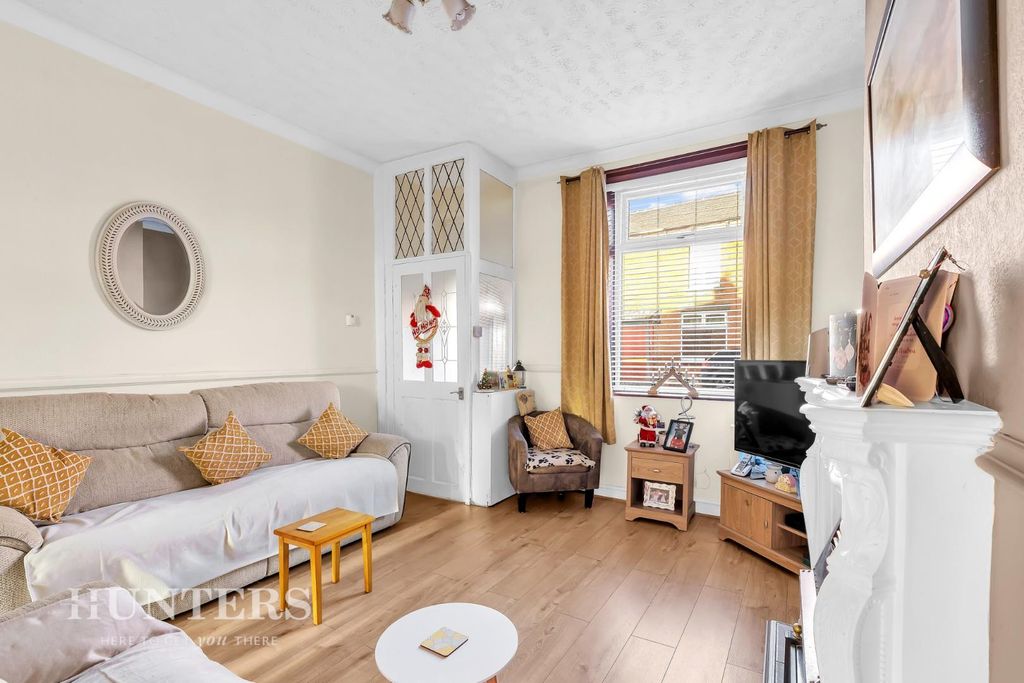 Property photo 3 of 15 Lounge