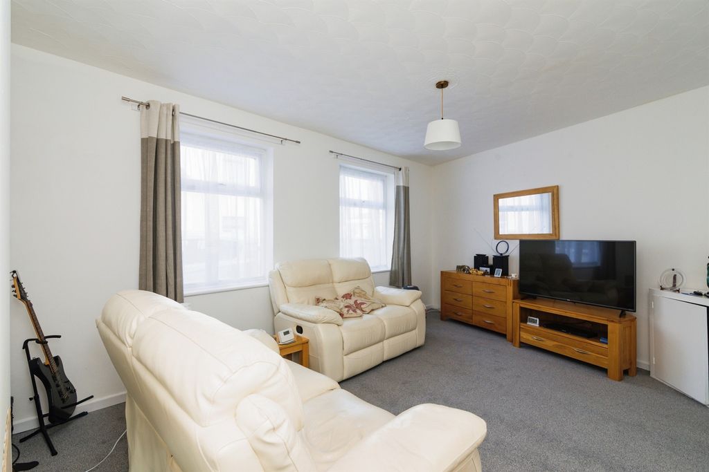 Property photo 2 of 7 Living Room