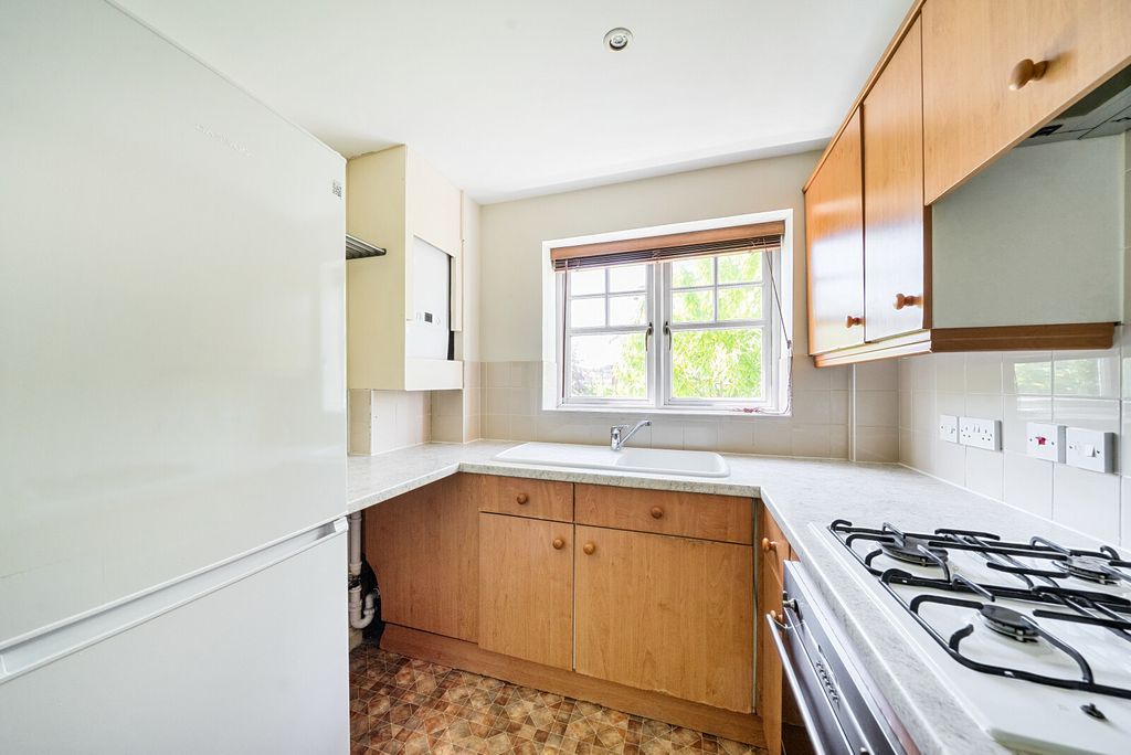 Property photo 2 of 22 4-681B44Acb4957-1...