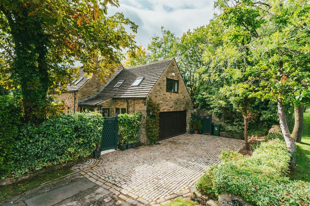 Property photo 3 of 50 Exterior And Gardens