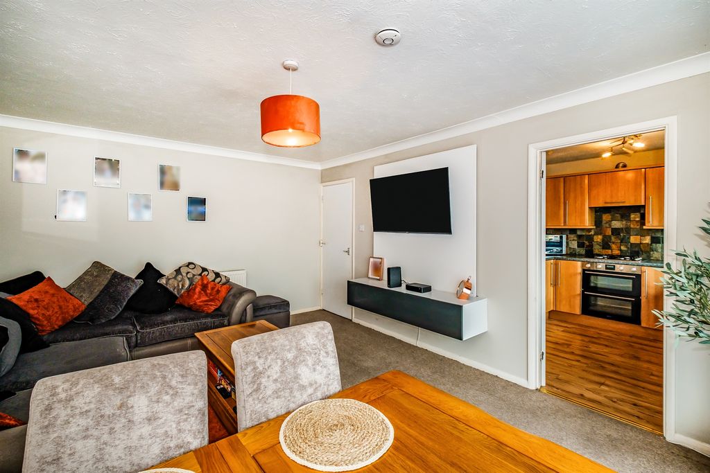 Property photo 3 of 11