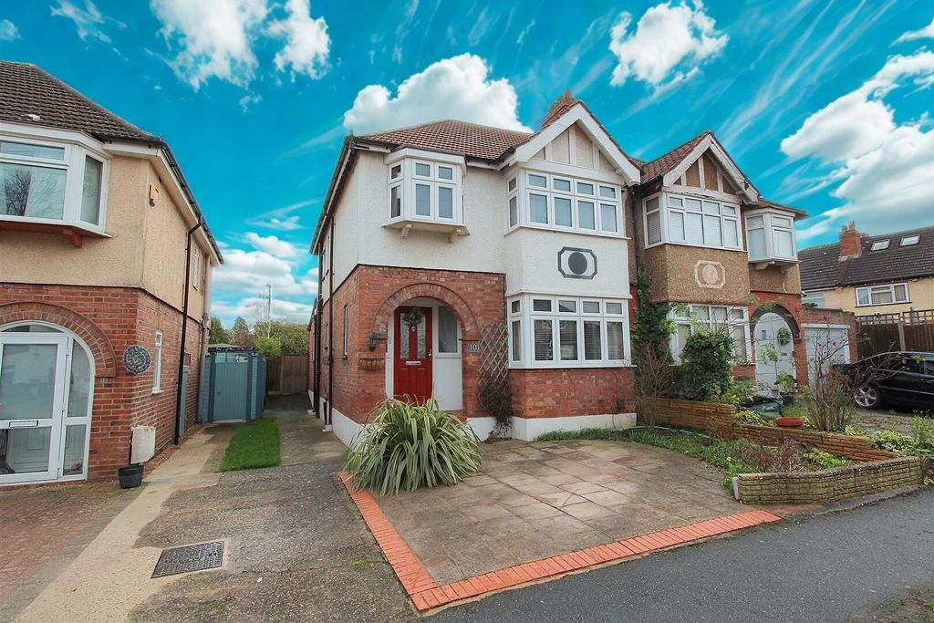 Property photo 1 of 24 Eff9036A-8c1d-4B3d-B429-Bd55Ca2E5137.Jpg