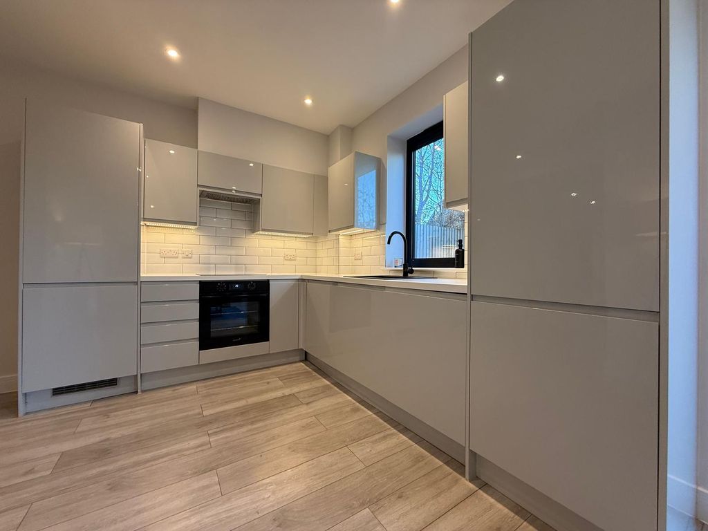 Property photo 3 of 17 Kitchen