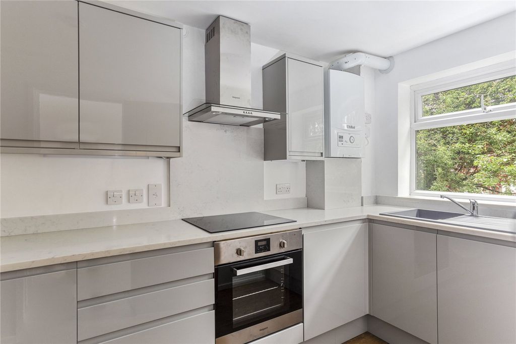 Property photo 3 of 7 Kitchen