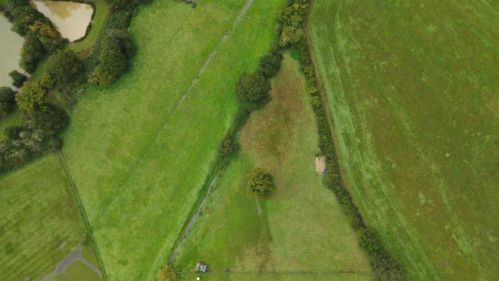 Property photo 2 of 12 Western Parcel