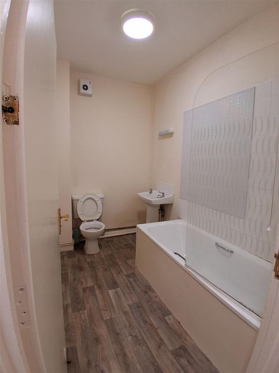 Property photo 1 of 6 Bathroom.Jpg